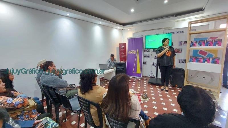 Presentaron el Diccionario Oficial Español-Quechua 2 Presentaron el Diccionario Oficial Español Quechua 1